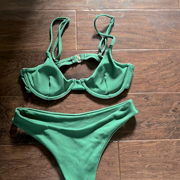 SHEIN green ribbed underwire bikini, size small - Picture 1 of 1